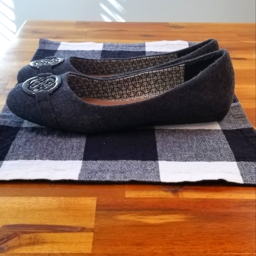 Daisy Fuentes Ruby Flats - Picture 4 of 7